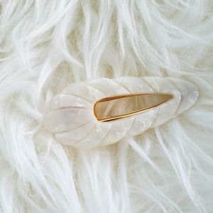 Mimi & August Pearl Shell Statement Hair Clip